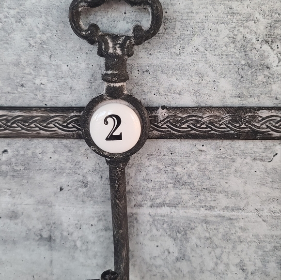 Ornate 3 Hook Wall Mount - Picture 4 of 10